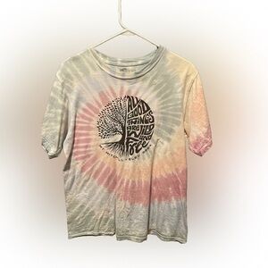 “All good things are wild and free” Mt Mitchell Ladies Small Tue Due Shirt